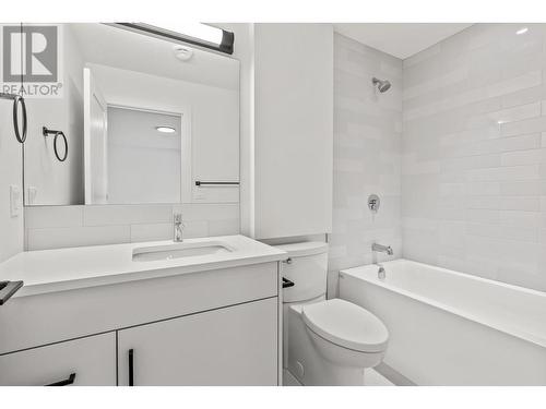 859 Melrose Street, Kelowna, BC - Indoor Photo Showing Bathroom