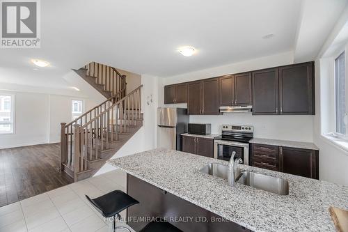 3370 Thunderbird Promenade, Pickering, ON - Indoor Photo Showing Kitchen With Upgraded Kitchen