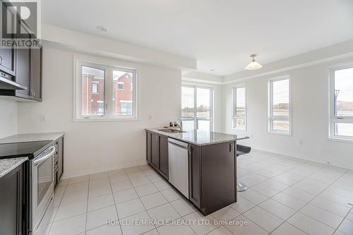 3370 Thunderbird Promenade, Pickering, ON - Indoor Photo Showing Kitchen