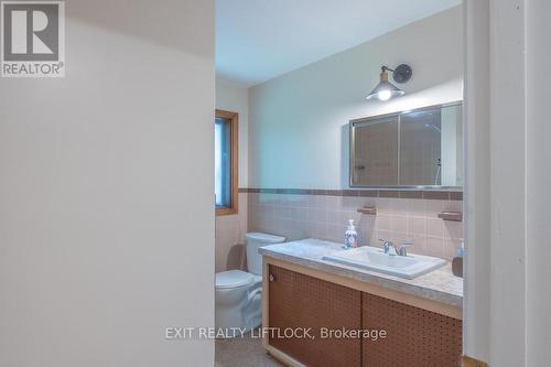 1222 Olympus Avenue, Peterborough (Northcrest), ON - Indoor Photo Showing Bathroom