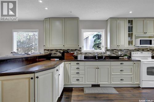 46 Greensboro Drive, Regina, SK - Indoor Photo Showing Kitchen