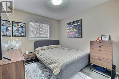 1042 Cypress Way N, Regina, SK - Indoor Photo Showing Bedroom