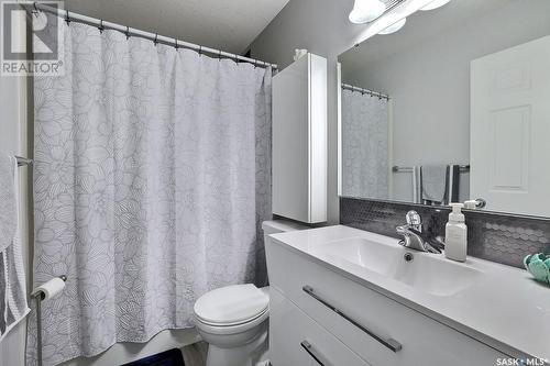 1042 Cypress Way N, Regina, SK - Indoor Photo Showing Bathroom