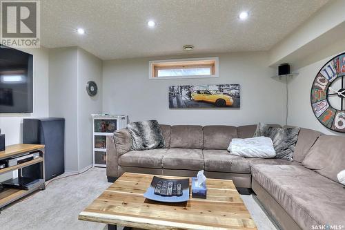 1042 Cypress Way N, Regina, SK - Indoor Photo Showing Living Room