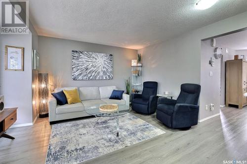 1042 Cypress Way N, Regina, SK - Indoor Photo Showing Living Room