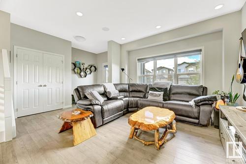 3335 Checknita Cm Sw, Edmonton, AB - Indoor Photo Showing Living Room