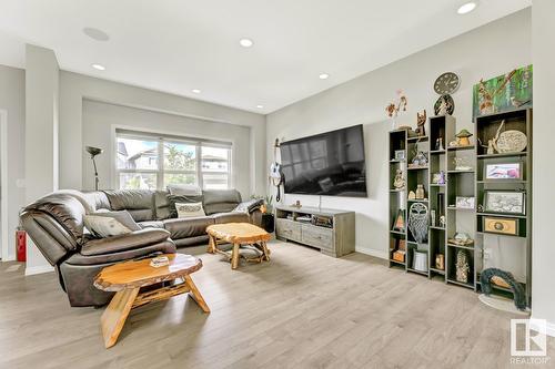 3335 Checknita Cm Sw, Edmonton, AB - Indoor Photo Showing Living Room