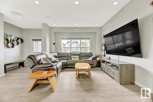 3335 Checknita Cm Sw, Edmonton, AB - Indoor Photo Showing Living Room