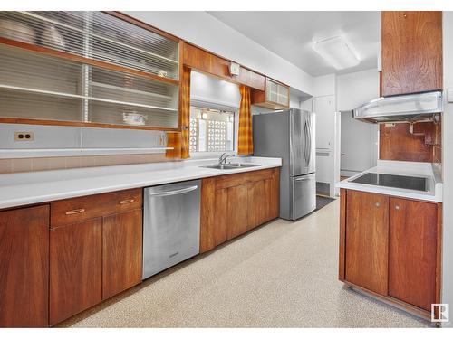 11689 72 Av Nw, Edmonton, AB - Indoor Photo Showing Kitchen With Double Sink