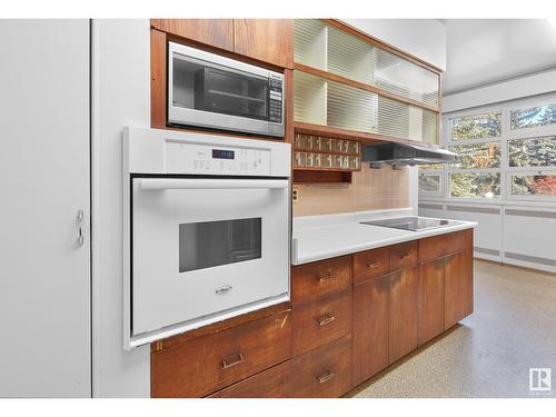 11689 72 Av Nw, Edmonton, AB - Indoor Photo Showing Kitchen