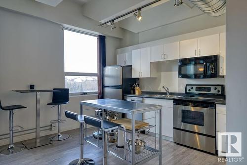 #302 10105 109 St Nw, Edmonton, AB - Indoor Photo Showing Kitchen