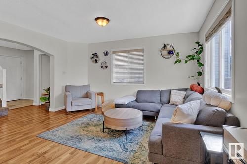 716 78 St Sw, Edmonton, AB - Indoor Photo Showing Living Room