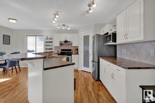 716 78 St Sw, Edmonton, AB - Indoor Photo Showing Kitchen