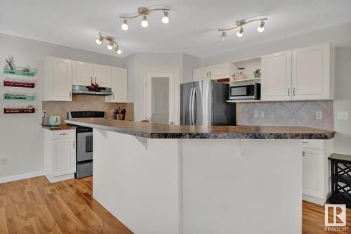 716 78 St Sw, Edmonton, AB - Indoor Photo Showing Kitchen