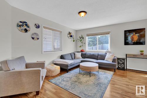 716 78 St Sw, Edmonton, AB - Indoor Photo Showing Living Room