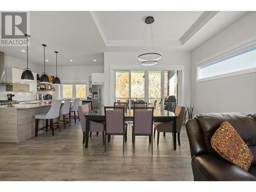 695 Deans Drive, Kelowna, BC - Indoor Photo Showing Dining Room