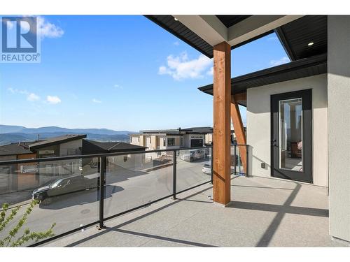 695 Deans Drive, Kelowna, BC - Outdoor With Exterior