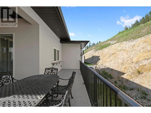 695 Deans Drive, Kelowna, BC - Outdoor With Exterior