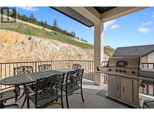 695 Deans Drive, Kelowna, BC - Outdoor With Exterior