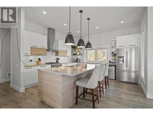 695 Deans Drive, Kelowna, BC - Indoor Photo Showing Kitchen With Upgraded Kitchen