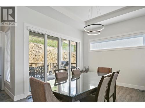 695 Deans Drive, Kelowna, BC - Indoor Photo Showing Dining Room