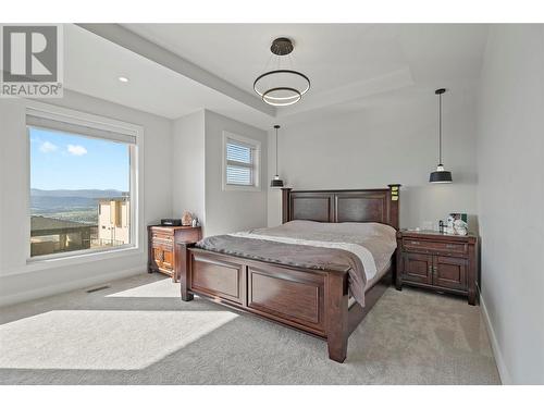 695 Deans Drive, Kelowna, BC - Indoor Photo Showing Bedroom