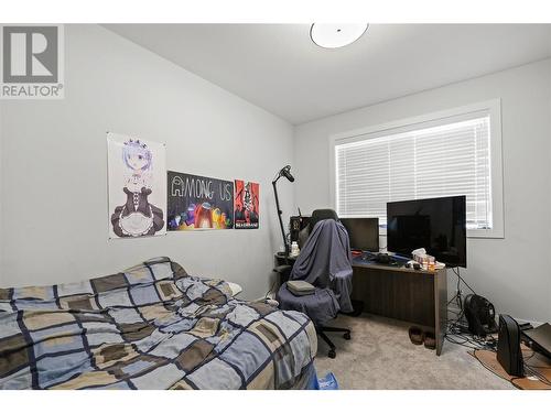 695 Deans Drive, Kelowna, BC - Indoor Photo Showing Bedroom