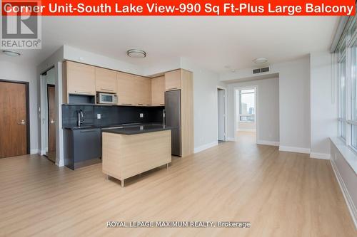 2310 - 36 Park Lawn Road, Toronto, ON - Indoor Photo Showing Kitchen