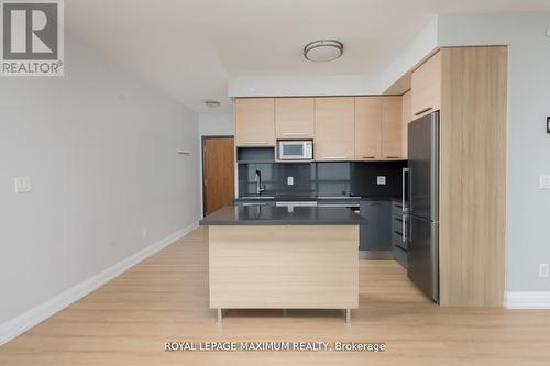 2310 - 36 Park Lawn Road, Toronto, ON - Indoor Photo Showing Kitchen