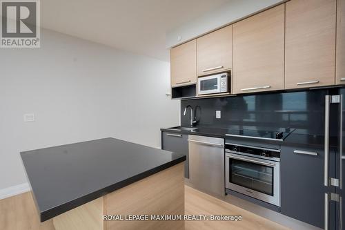 2310 - 36 Park Lawn Road, Toronto, ON - Indoor Photo Showing Kitchen