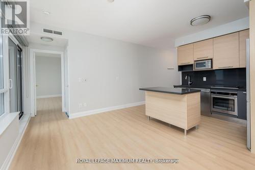 2310 - 36 Park Lawn Road, Toronto, ON - Indoor Photo Showing Kitchen