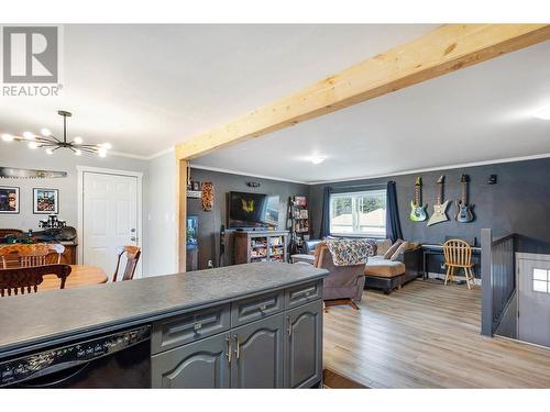 272 Guru Nanak Place, Clearwater, BC - Indoor Photo Showing Kitchen