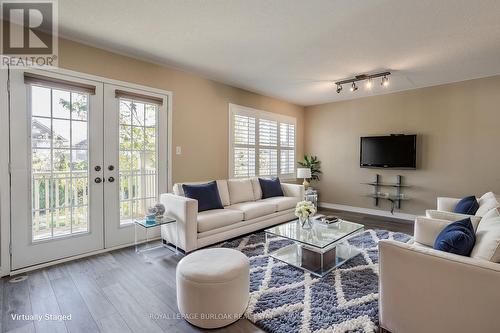 3130 Edgar Avenue, Burlington, ON - Indoor Photo Showing Living Room