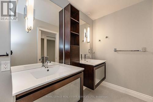 2102 - 2170 Marine Drive, Oakville, ON - Indoor Photo Showing Laundry Room