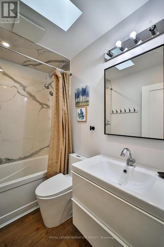 54 Batavia Avenue, Toronto, ON - Indoor Photo Showing Bathroom