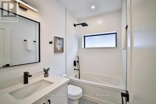 54 Batavia Avenue, Toronto, ON - Indoor Photo Showing Bathroom