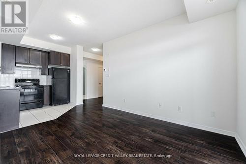 211 - 50 Sky Harbour Drive, Brampton, ON - Indoor Photo Showing Kitchen