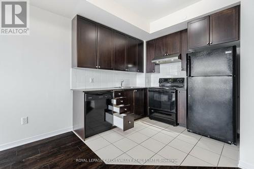 211 - 50 Sky Harbour Drive, Brampton, ON - Indoor Photo Showing Kitchen