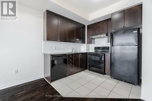 211 - 50 Sky Harbour Drive, Brampton, ON - Indoor Photo Showing Kitchen