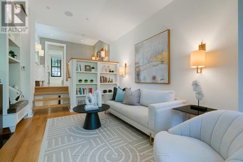 44 Belmont Street, Toronto, ON - Indoor Photo Showing Living Room