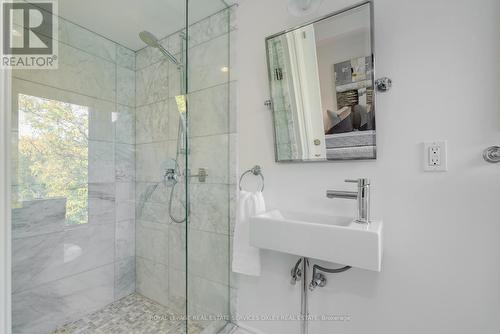 44 Belmont Street, Toronto, ON - Indoor Photo Showing Bathroom