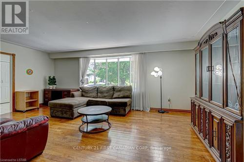 28 Redford Road, London, ON - Indoor Photo Showing Living Room