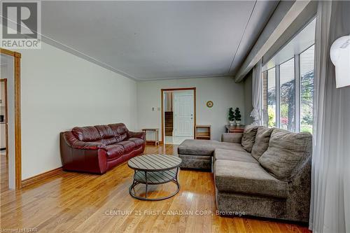 28 Redford Road, London, ON - Indoor Photo Showing Living Room