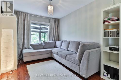 5 Sibella Way, Vaughan, ON - Indoor Photo Showing Living Room