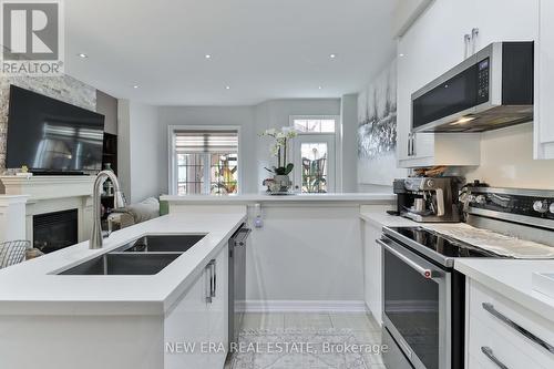 5 Sibella Way, Vaughan, ON - Indoor Photo Showing Kitchen With Double Sink With Upgraded Kitchen