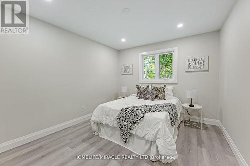 48 Walnut Street, New Tecumseth, ON - Indoor Photo Showing Bedroom