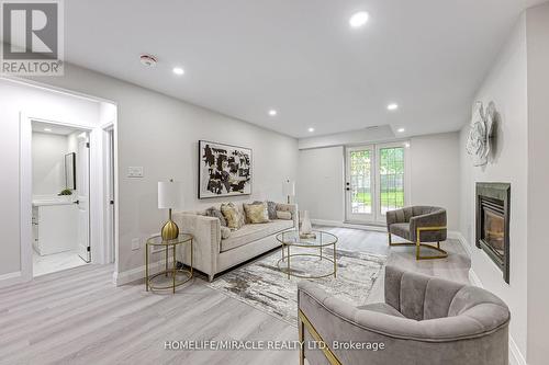 48 Walnut Street, New Tecumseth, ON - Indoor Photo Showing Living Room