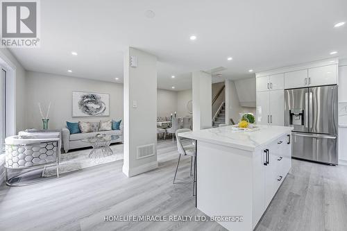 48 Walnut Street, New Tecumseth, ON - Indoor Photo Showing Kitchen With Upgraded Kitchen