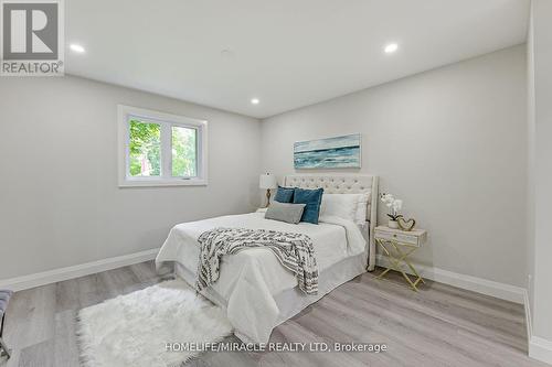 48 Walnut Street, New Tecumseth, ON - Indoor Photo Showing Bedroom