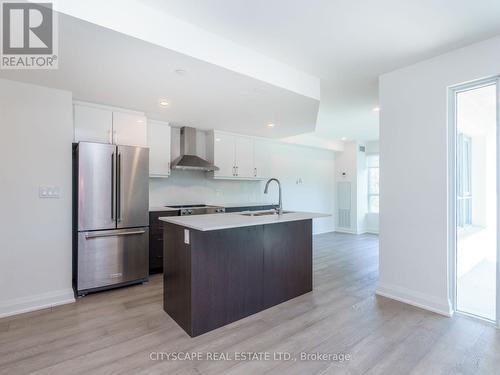 607 - 58 Lakeside Terrace N, Barrie, ON - Indoor Photo Showing Kitchen With Upgraded Kitchen